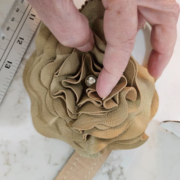 Neiman Marcus Belt Gold Rhinestone, S/M Tan Suede Leather Flower Buckle - Picture 7 of 11